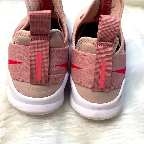 ❤️NIKE RUNNING SHOE❤️ - Picture 5 of 6